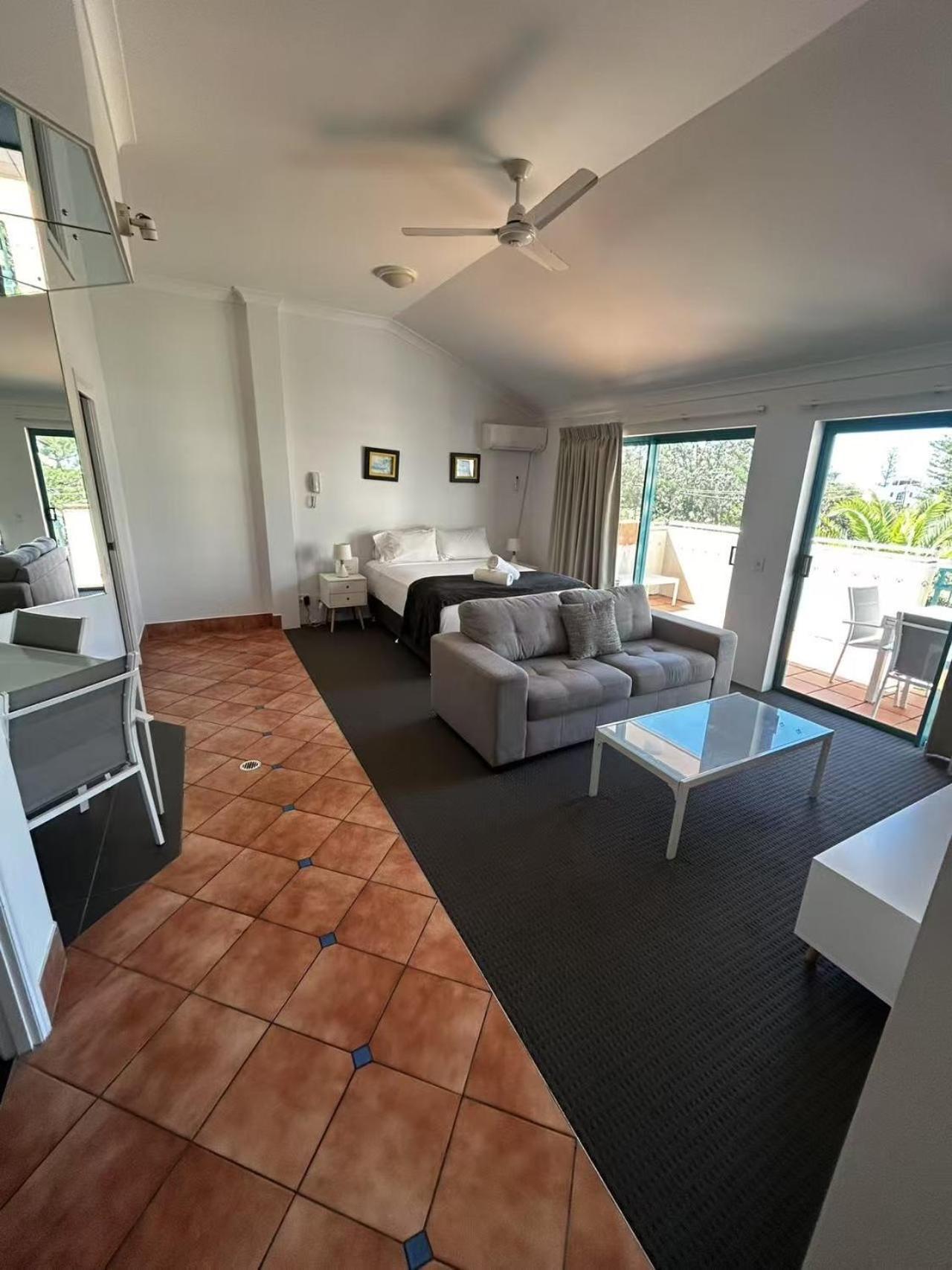 Aruba Beach Resort Broadbeach Buitenkant foto
